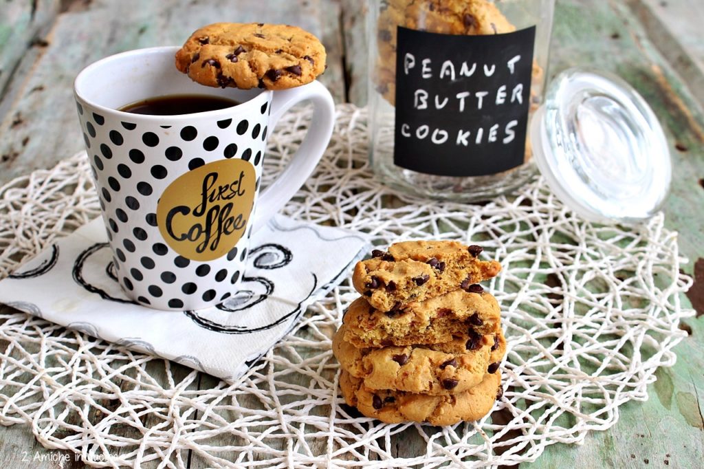 biscotti al burro di arachidi senza lattosio e gocce di cioccolato