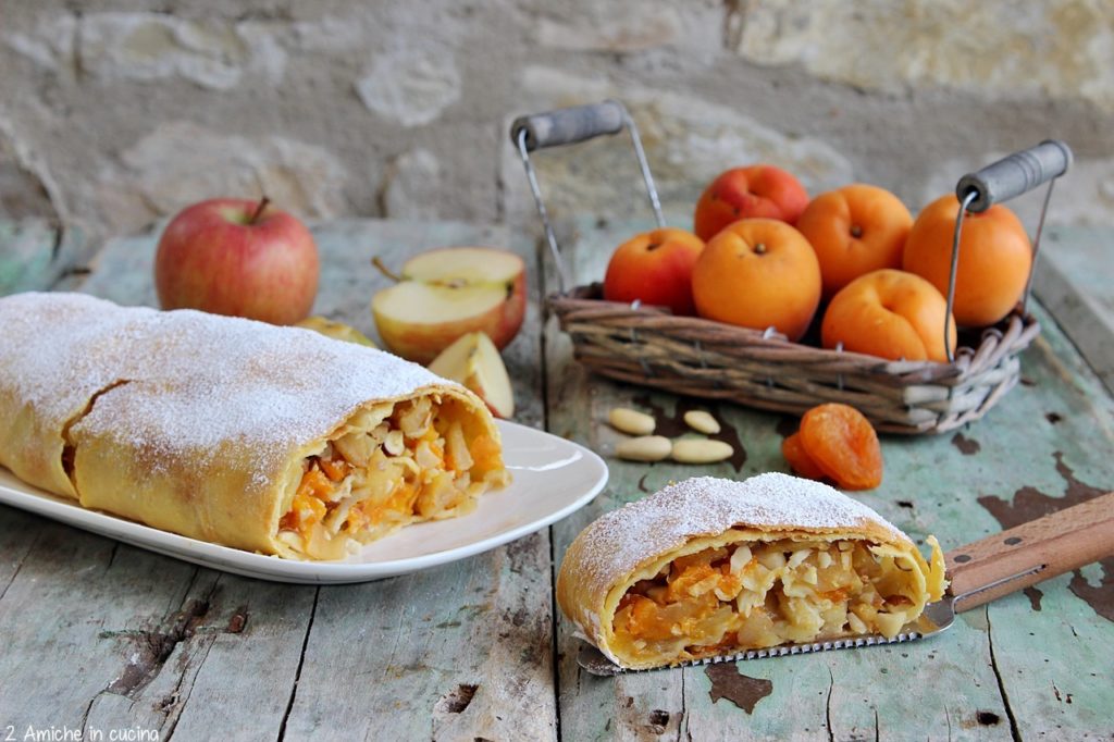 Ricetta dello strudel di mele e albicocche, senza lattosio