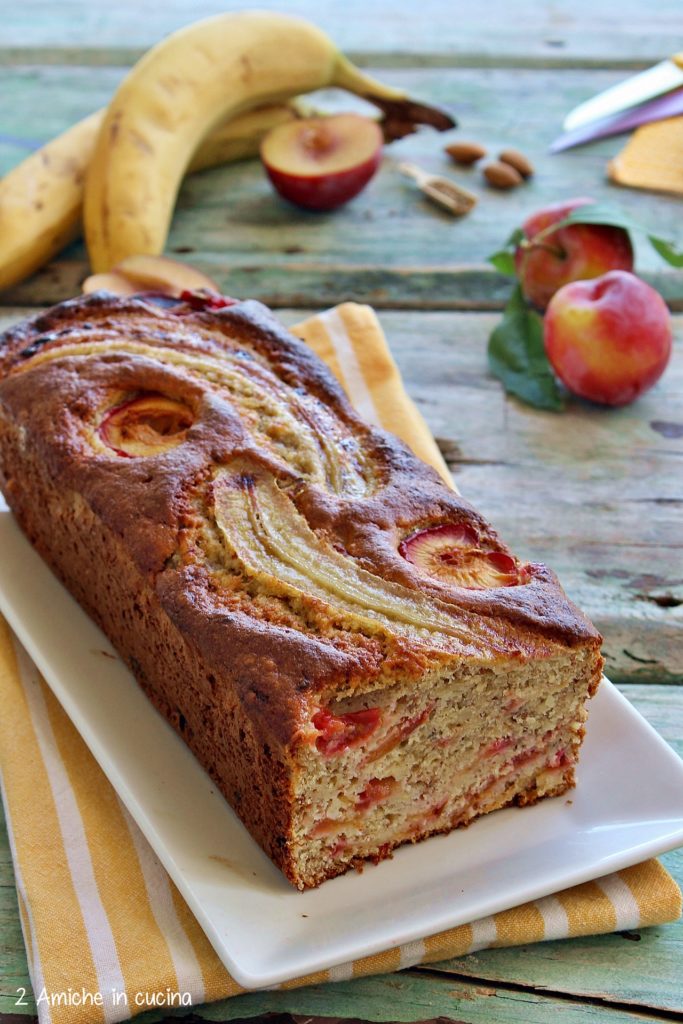 Dolce da colazione senza lattosio con mandorle e prugne