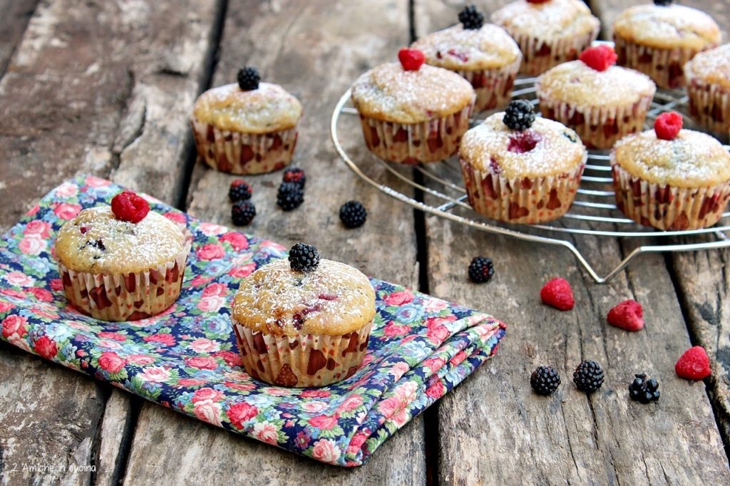 muffin vegancon ricotta di soia, more, lamponi e spezie