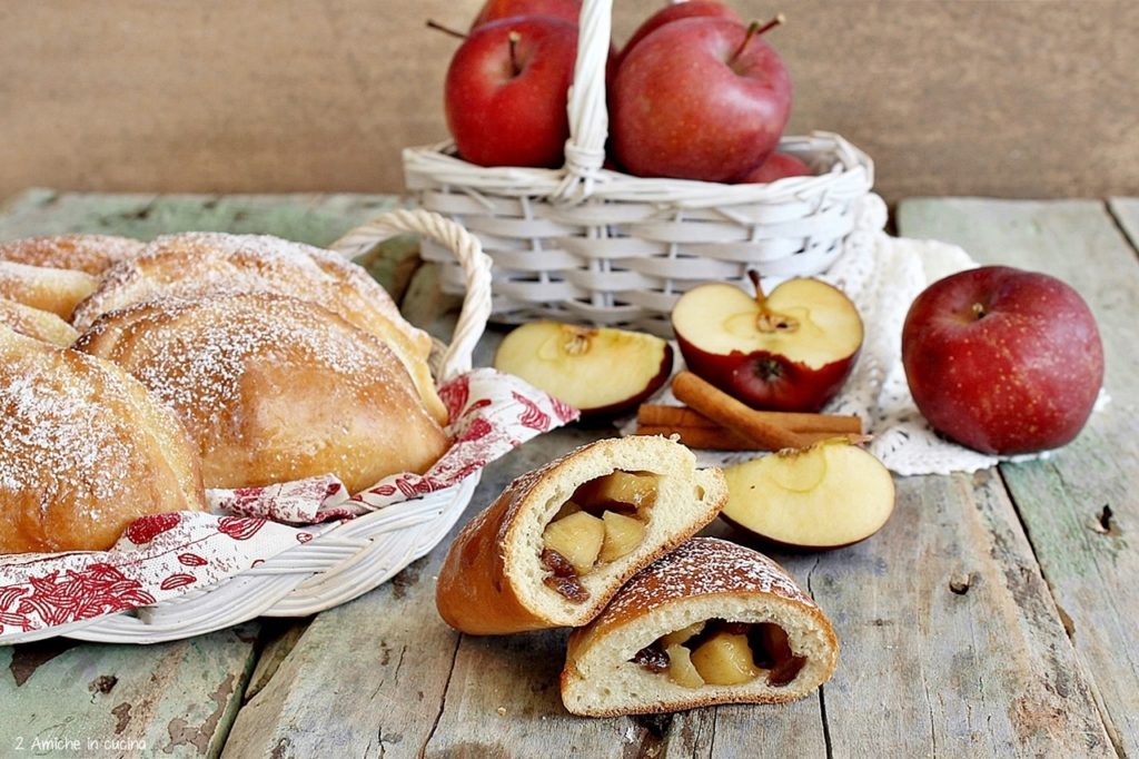 Fagottini con mele e uvetta