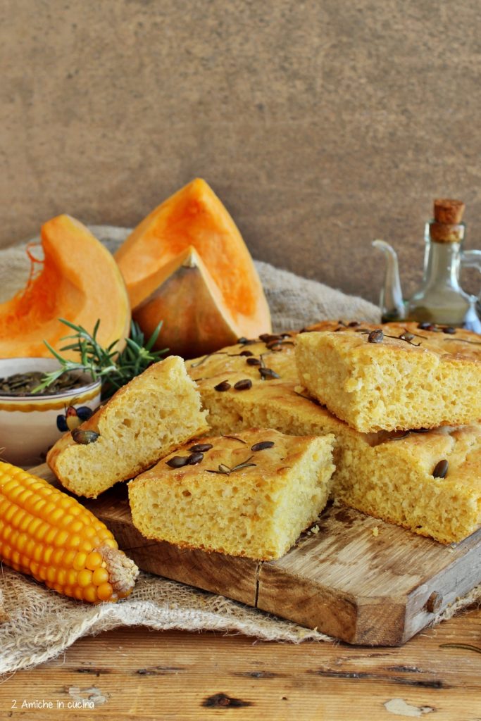 Focaccia soffice alla zucca, con farina fumetto e semi di zucca