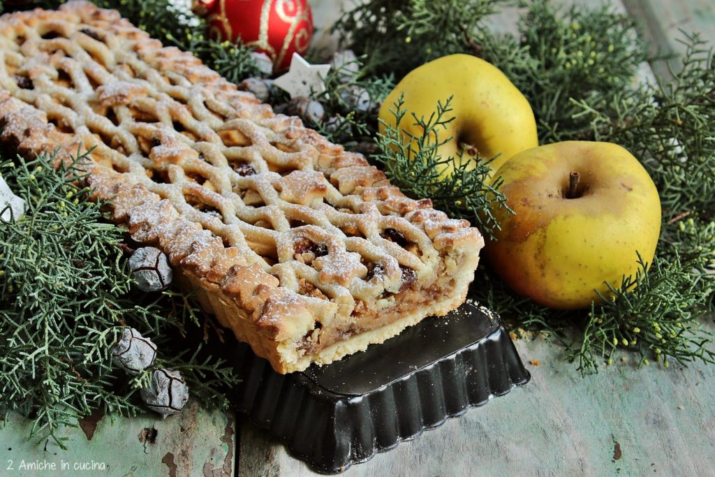 Crostata farcita come uno strudel di mele