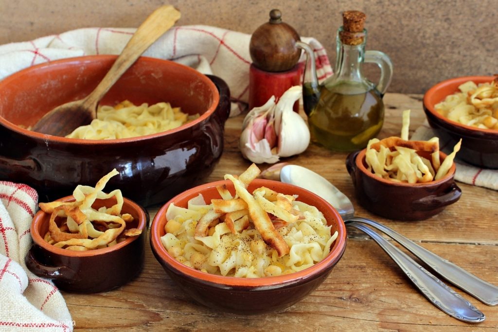 Ciceri e tria, pasta e ceci salentina