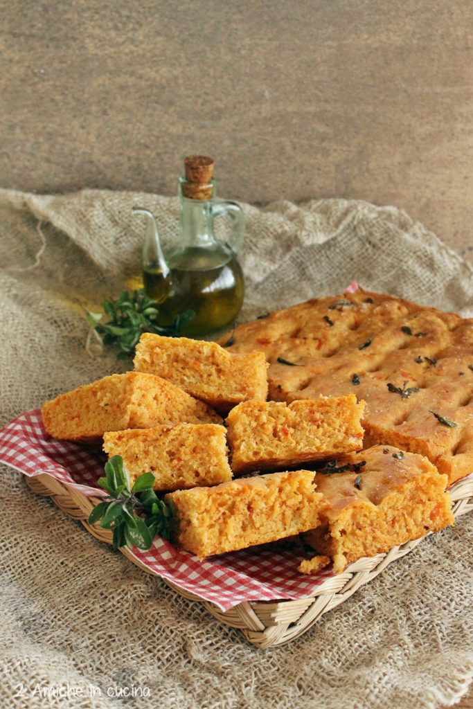 Focaccia alla semola con peperoni