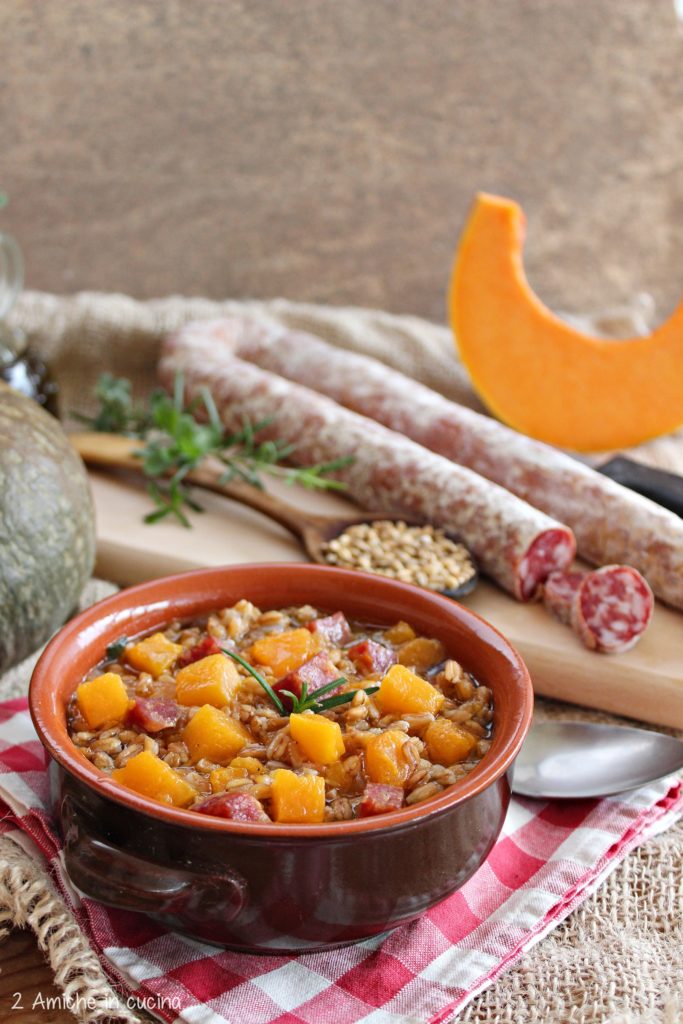 Zuppa di farro, zucca e salame