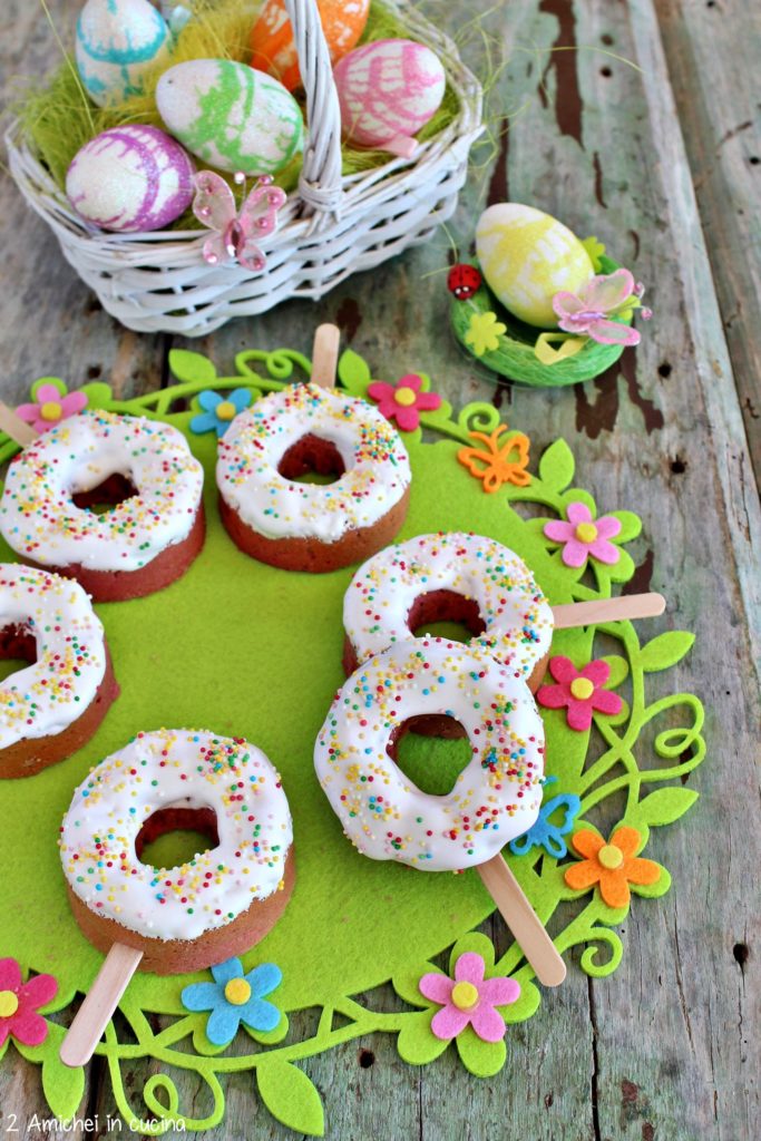ciambelline all'alchermes con glassa di meringa e confettini colorati, ricetta per bambini