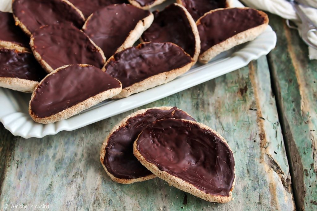 biscotti alla frutta secca e cioccoolato