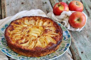 Torta di mele delicata tipica del Lussemburgo - Äppelkuchca