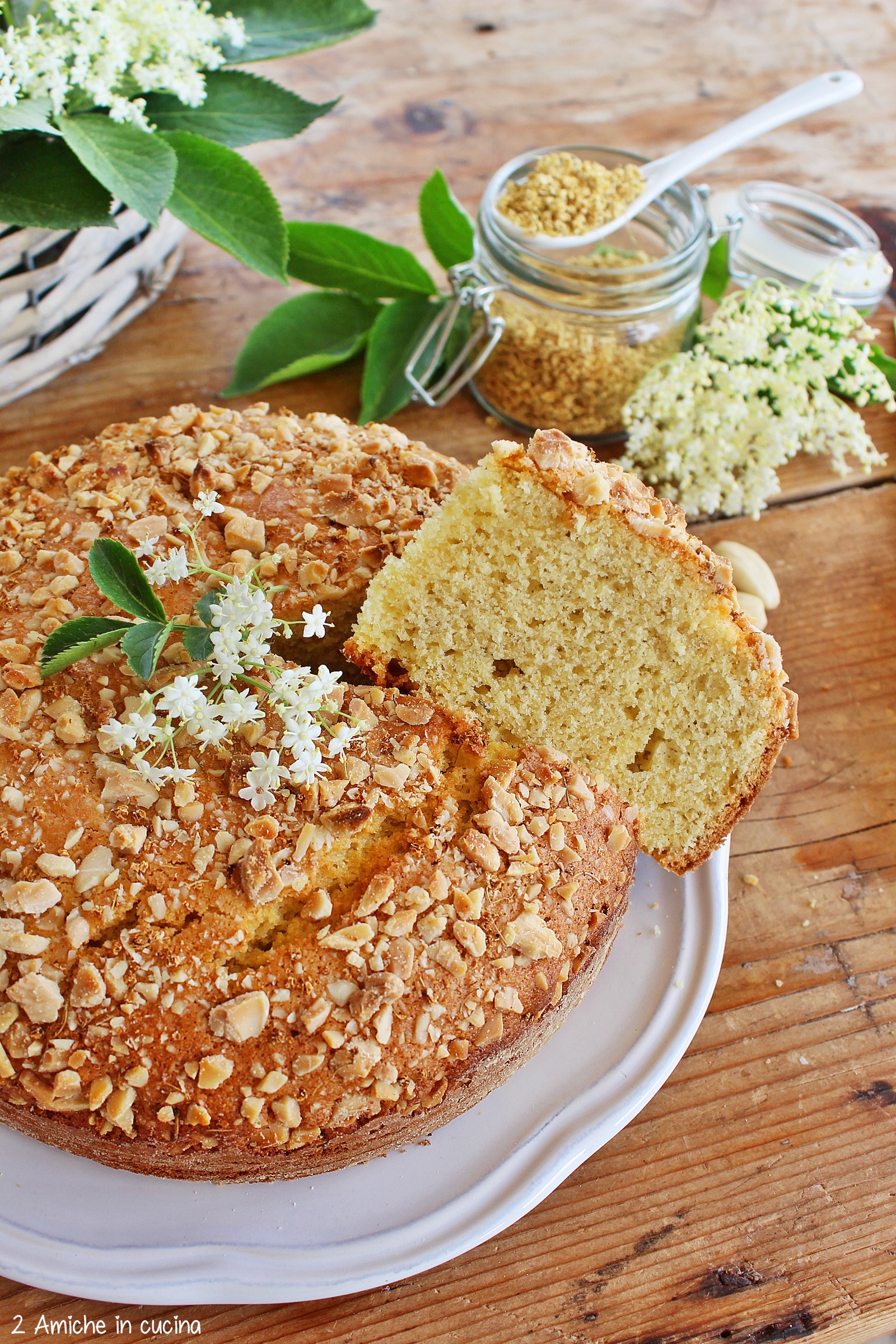 Torta ai fiori di sambuco e mandorle 2 Amiche in Cucina