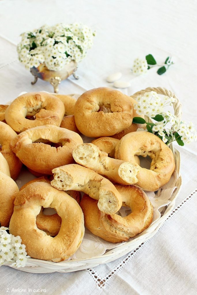 Zuccarini degli sposi, ciambelline di pane tipiche umbre