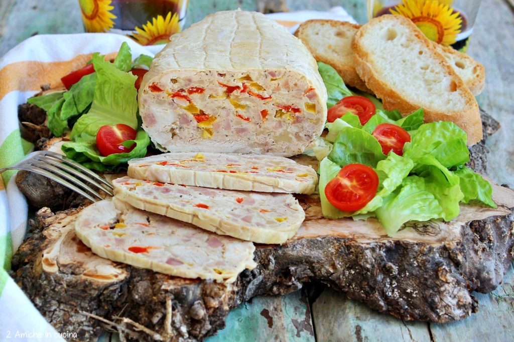Galantina ai peperoni, pollo farcito con salsiccia e peperoni arrostiti, rivisitazione della ricetta tipica umbra