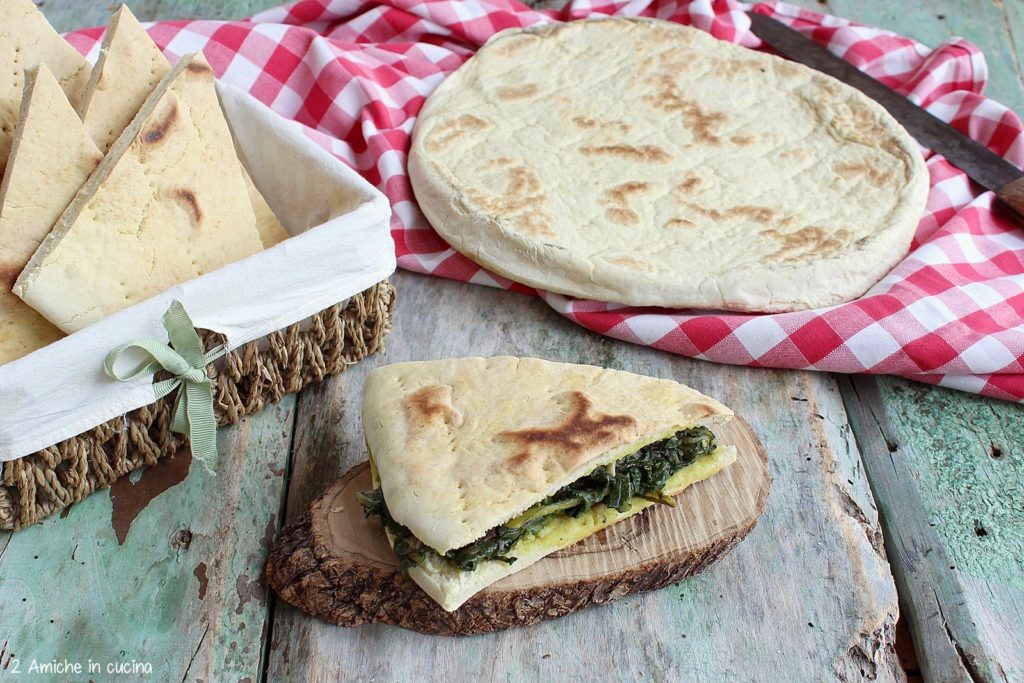 Torta al testo con verdura, street food umbro