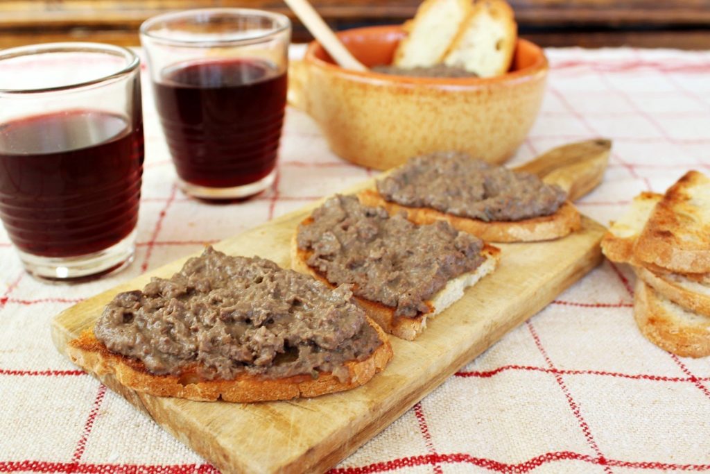 Crostini con patè di fegato di pollo