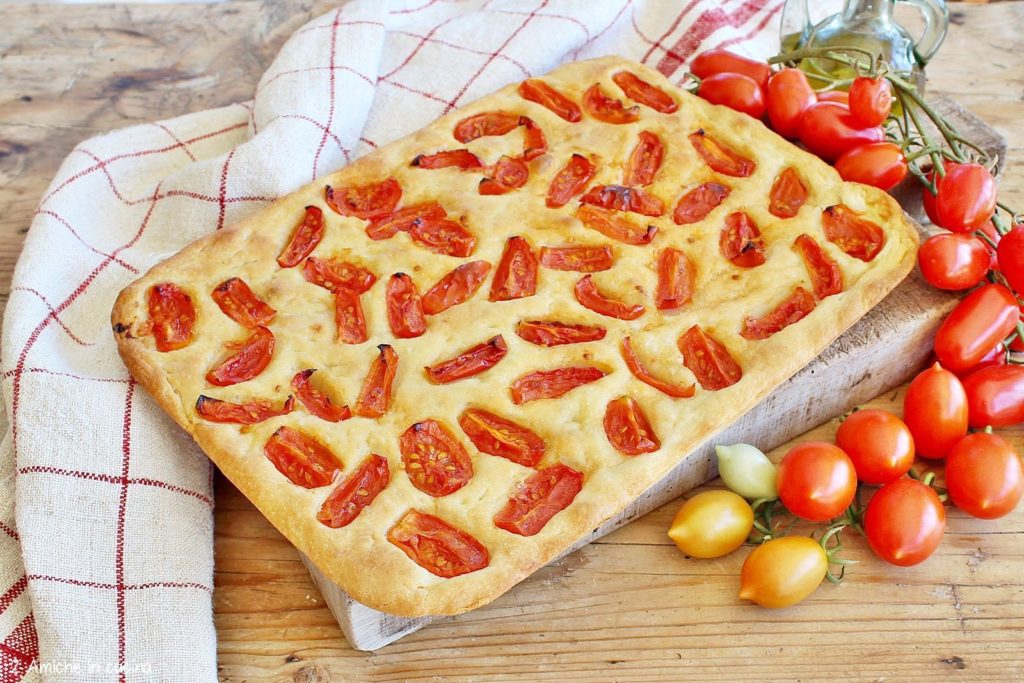 Ricetta della schiacciata al pomodoro, ricetta tipica umbra