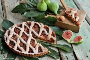 Crostata autunnale con fichi e amaretti