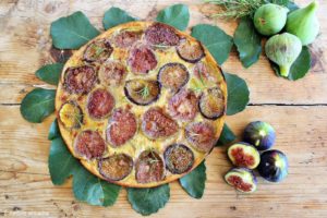 Dolce con farina di ceci e fichi