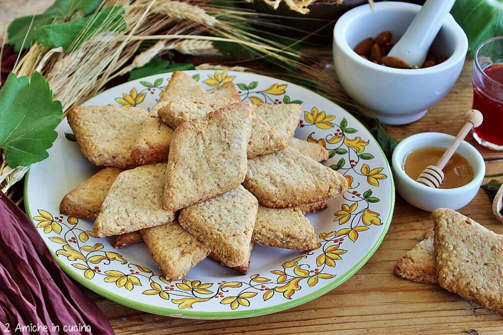 Biscotti al mosto con mandorle e miele, i mostaccioli di San Francesco