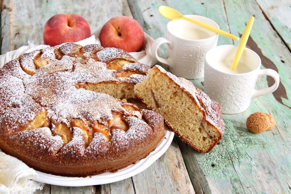 Torta soffice con mascarpone, senza burro con pesche fresche
