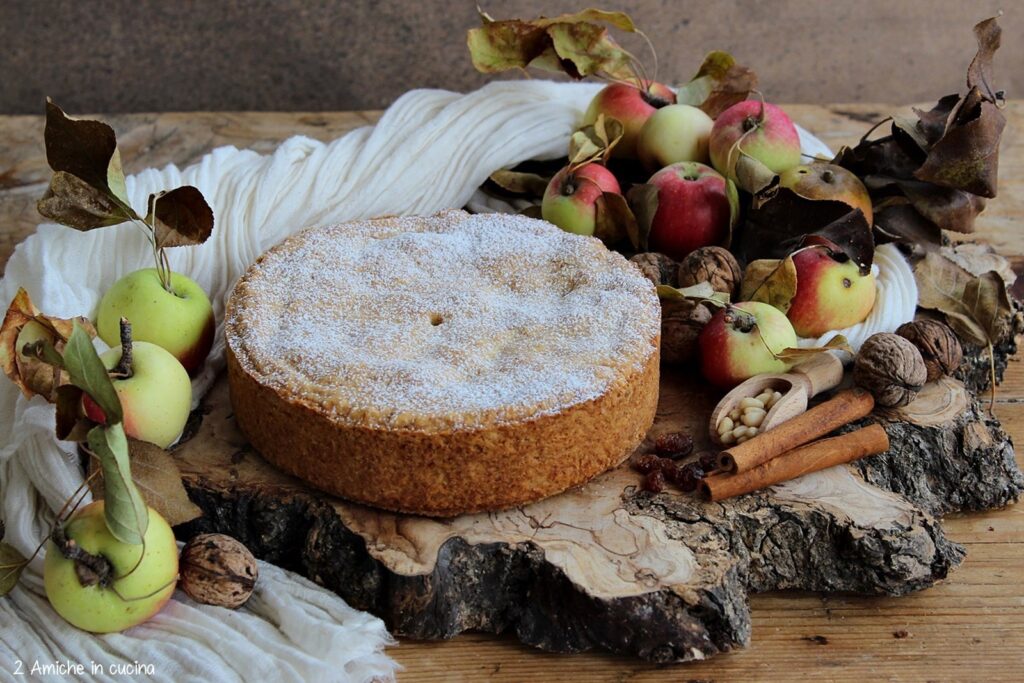 Torta di mele friulana con frutta secca