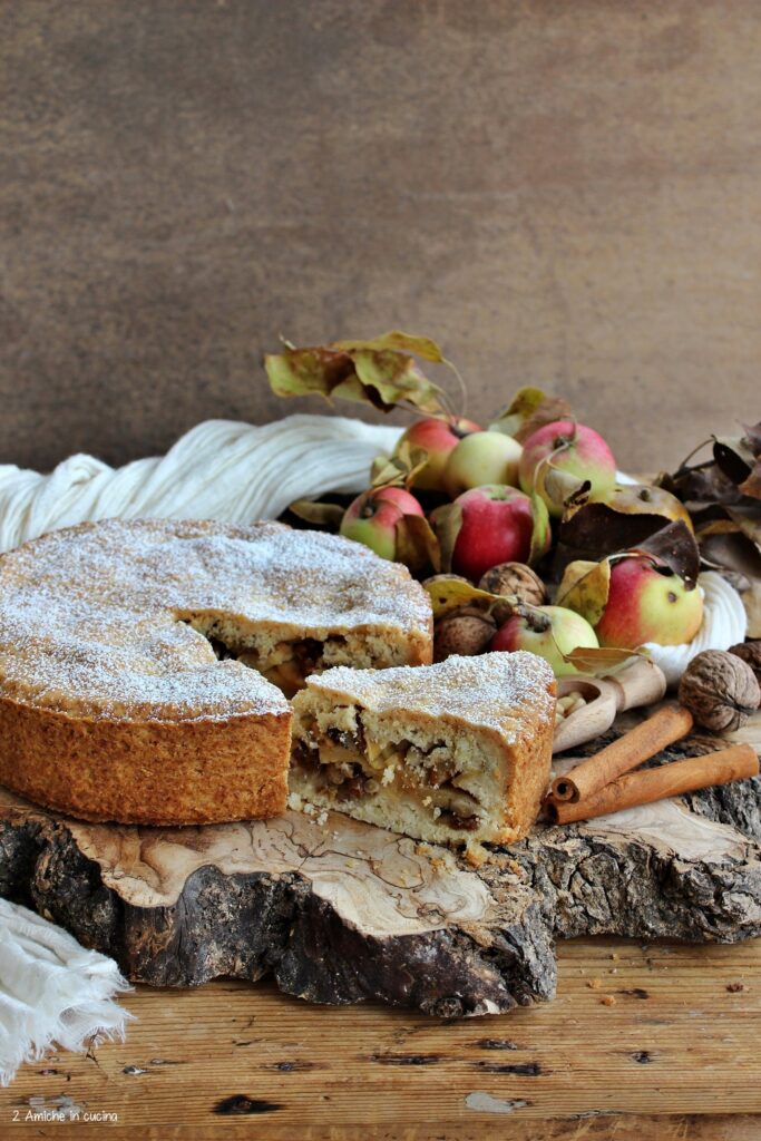 Pite, torta di mele friulana, frolla senza uova, ripiena di mele e frutta secca