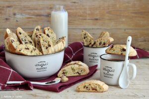 Biscotti al pistacchio e cioccolato senza lattosio