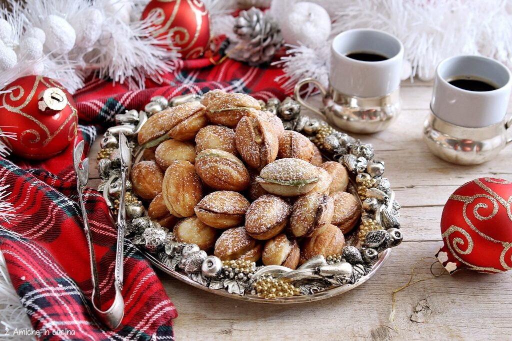 Dolci di Natale per intolleranti .Noci dolci, oreshki, i biscotti di Natale russi