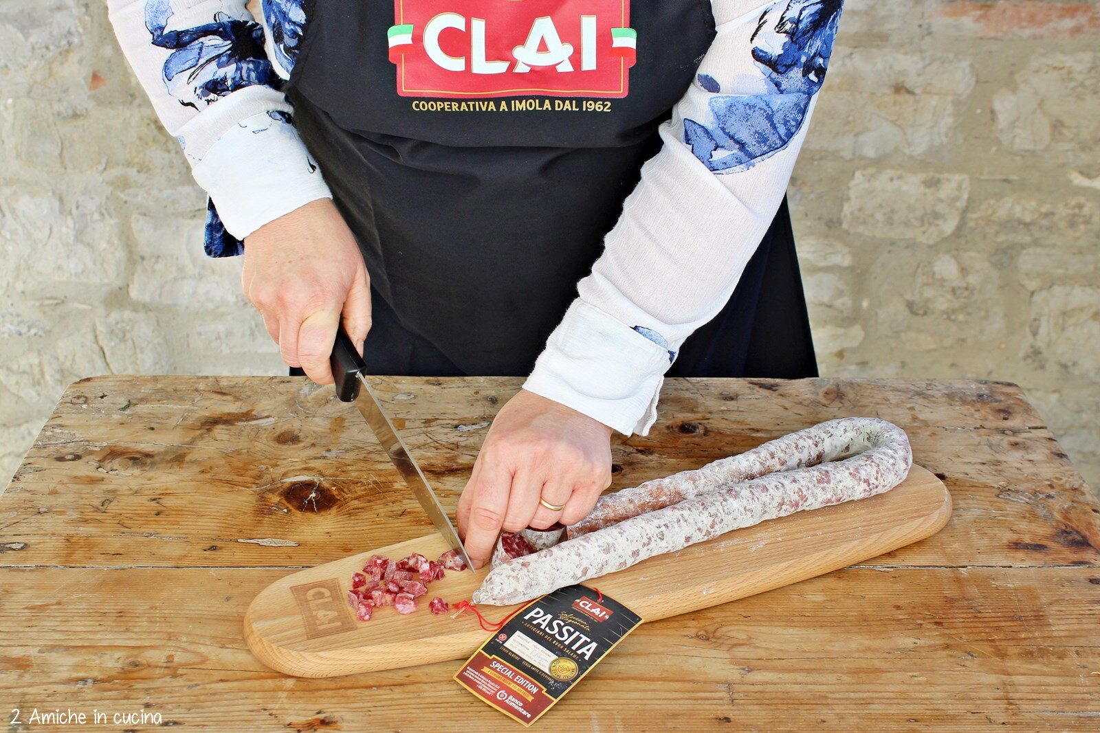 Salsiccia Passita Clai tagliata al coltello