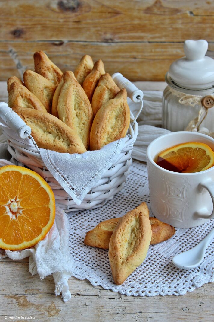 Biscotti provenzali da servire con una tazza di te