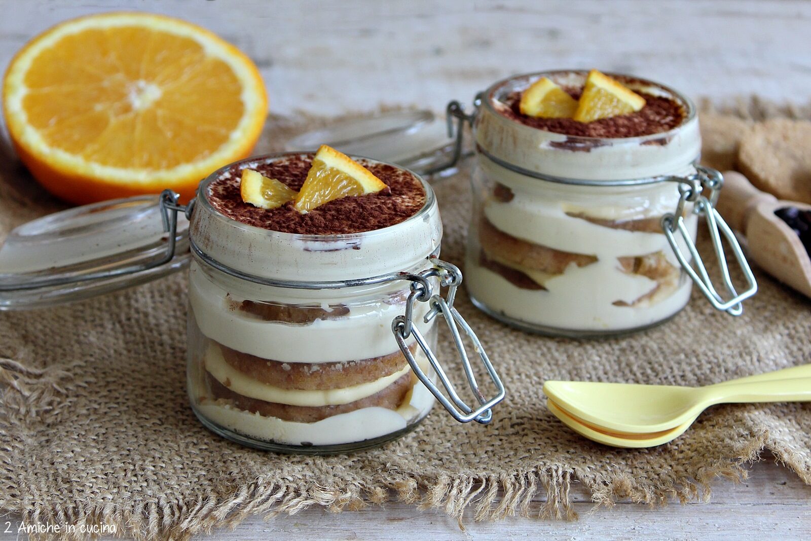 Tiramisù con biscotti integrali e crema al mascarpone e arancia