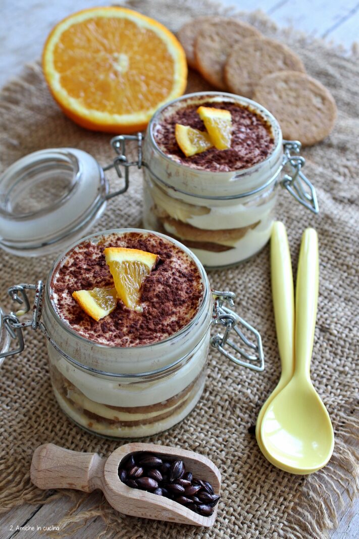 Tiramisù all'arancia e caffè d'orzo con biscotti integrali e mascarpone senza lattosio