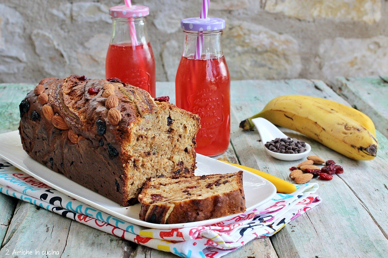  banana bread con mitrilli e cioccolato, frutta secca, ricetta senza glutine e senza lattosio