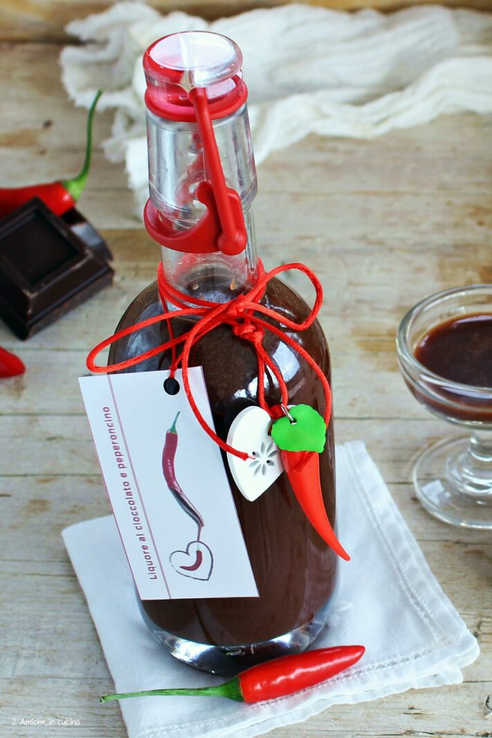 Etichetta per liquore al cioccolato e peperoncino