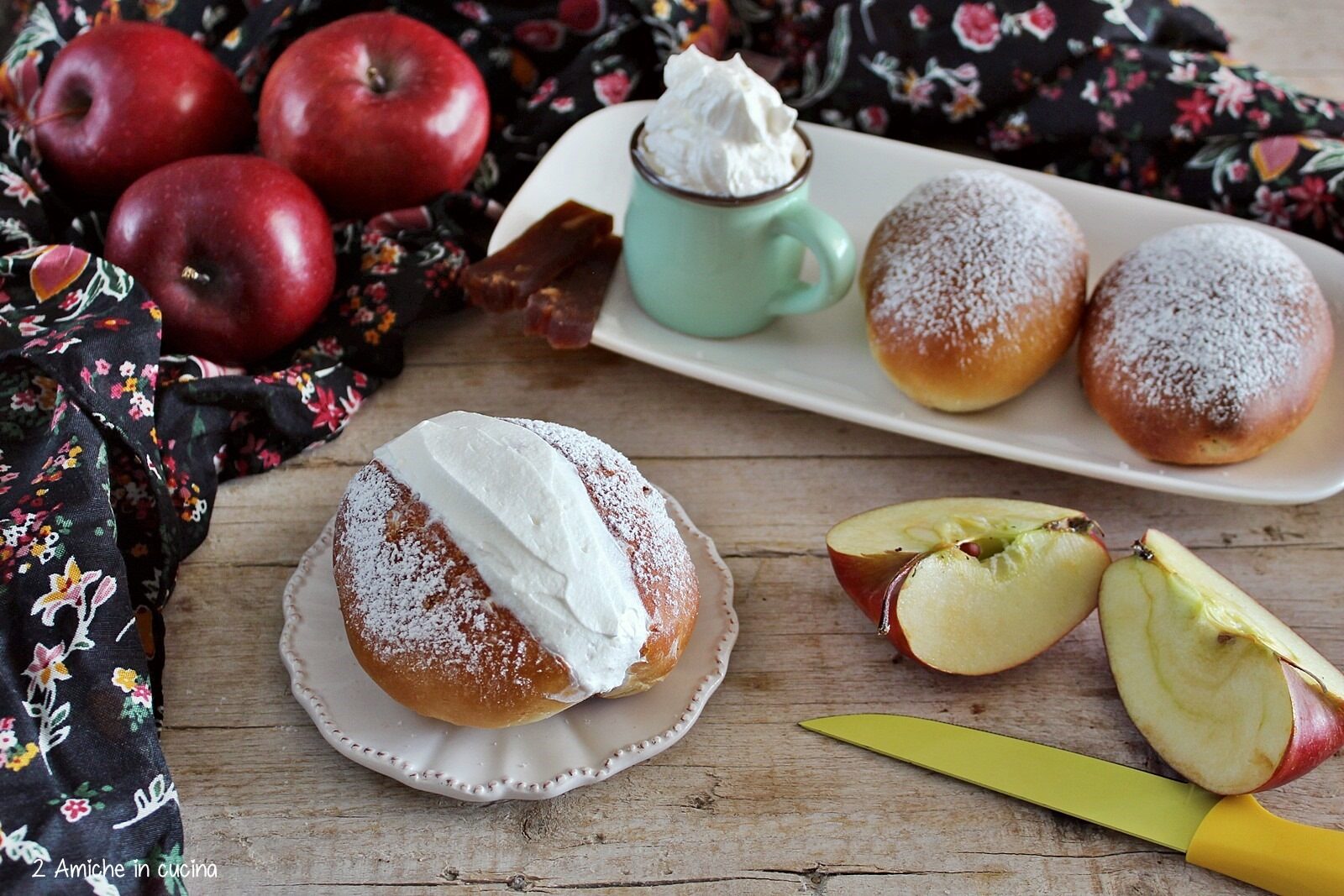 Maritozzi con la panna e mele, ricetta senza lattosio per la colazione