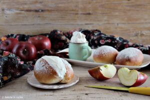 Maritozzo alle mele, farcito con panna vegetale, ricetta adatta agli intolleranti al lattosio