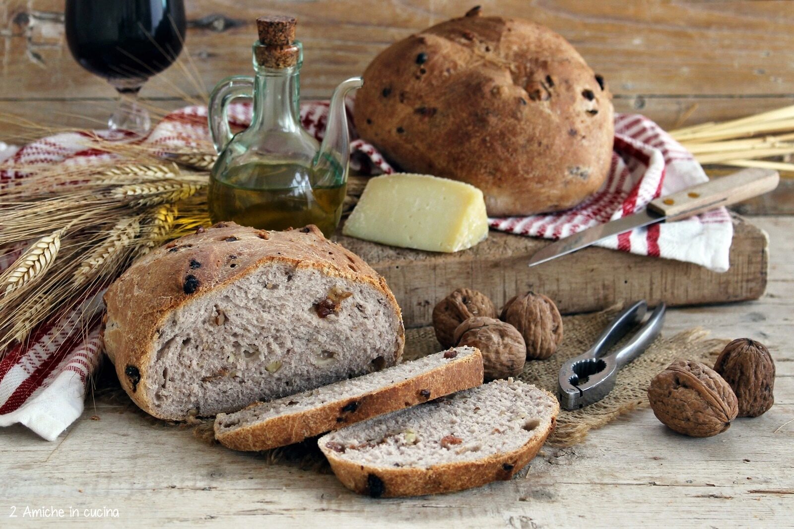 Pane tipico di Todi con noci e pecorino