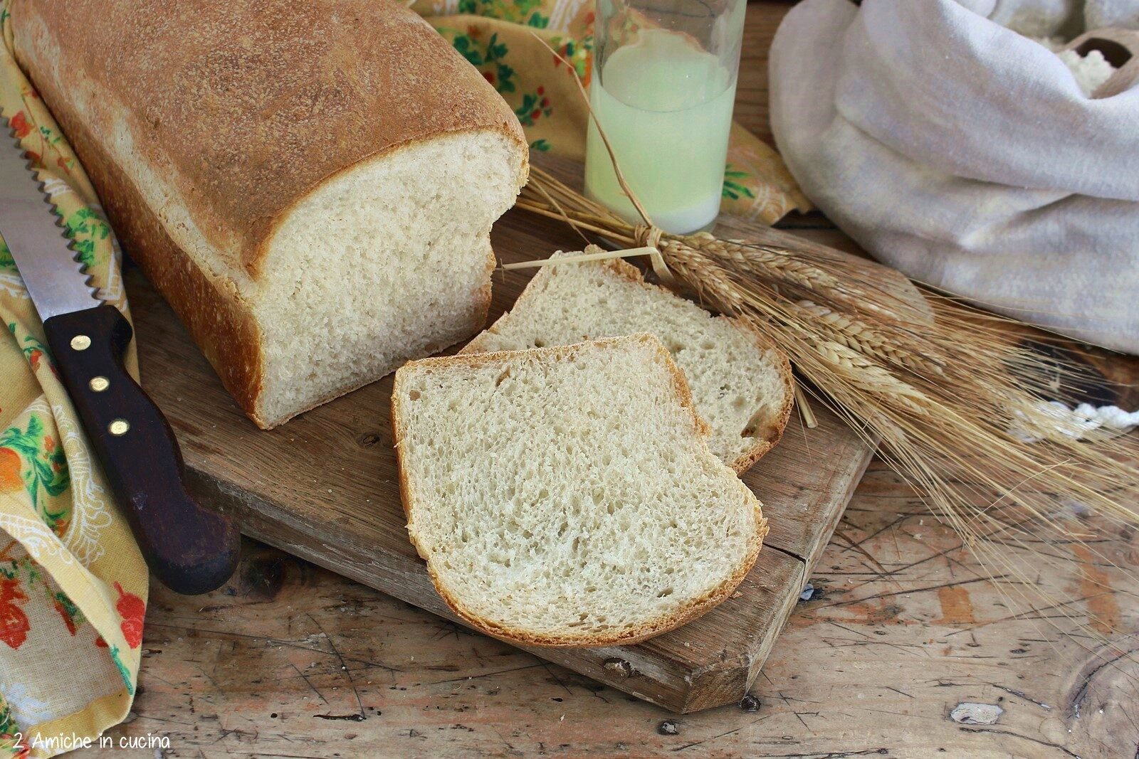 pane bianco con siero di kefir, pane morbido cotto nello stampo del plumcake