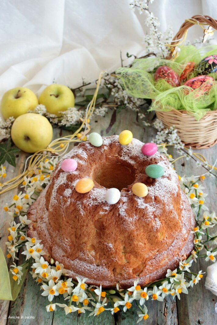 Ciambella lievitata con le mele, ricetta polacca per Pasqua