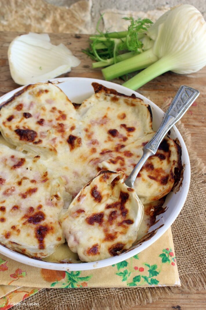 Foglie di finocchi al forno gratinati con besciamella