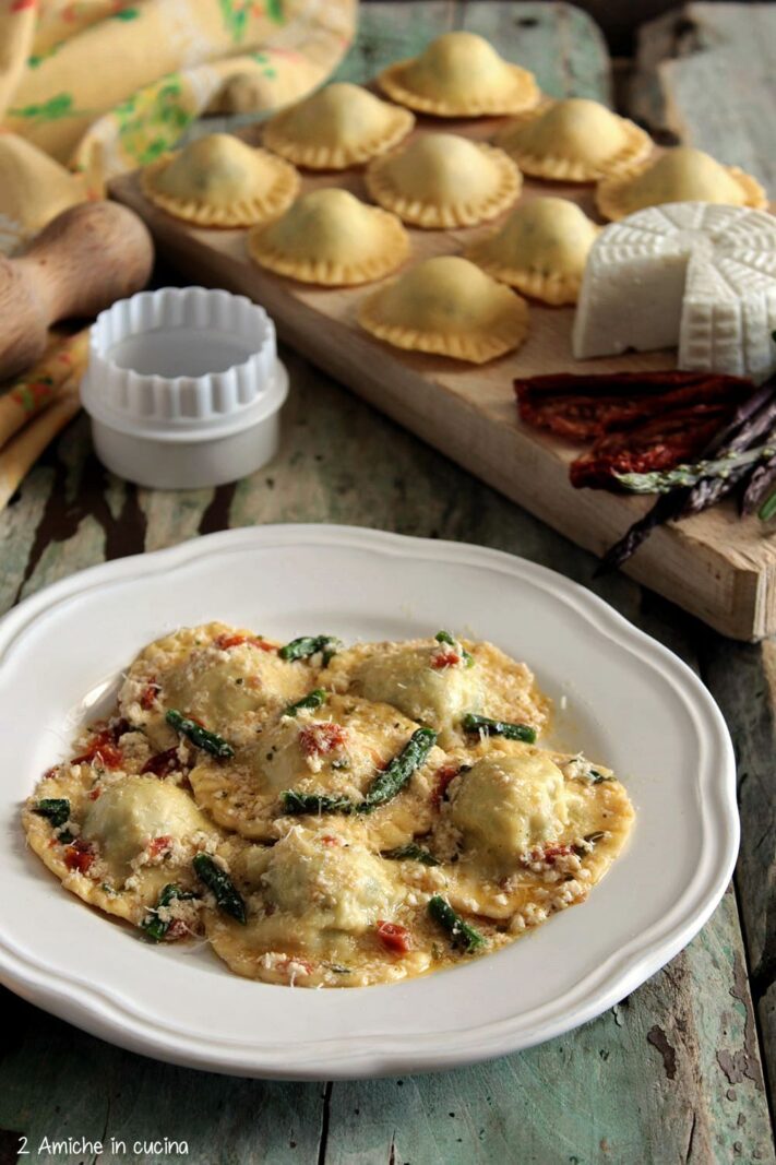 Pasta ripiena con asparagi selvatici