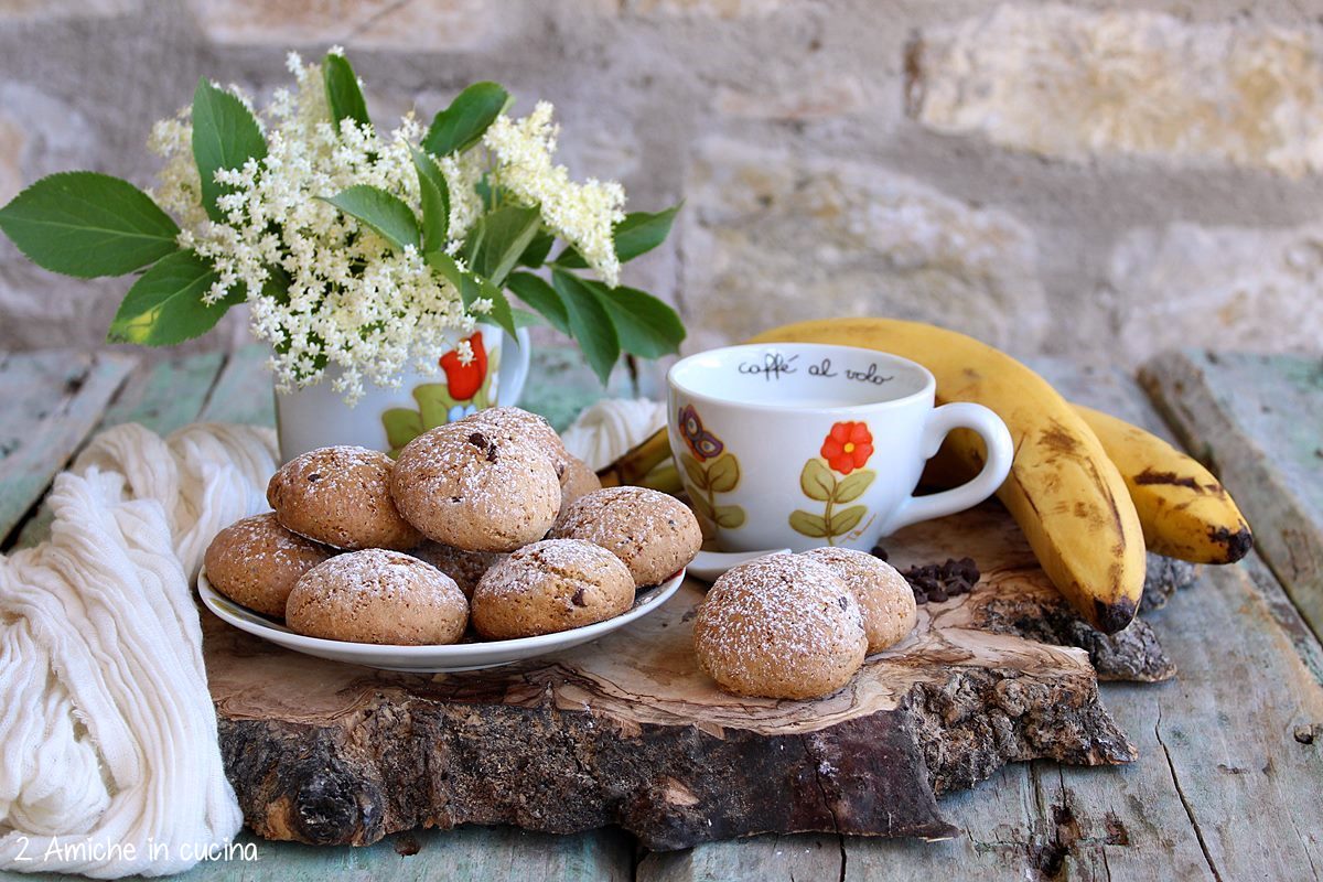 Biscotti vegan alla banana per la colazione