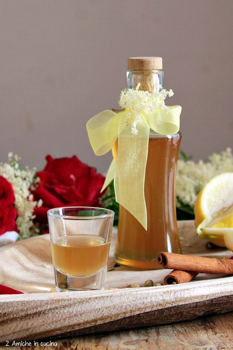 Liquore con fiori di sambuco e rose alle spezie 2 Amiche in Cucina