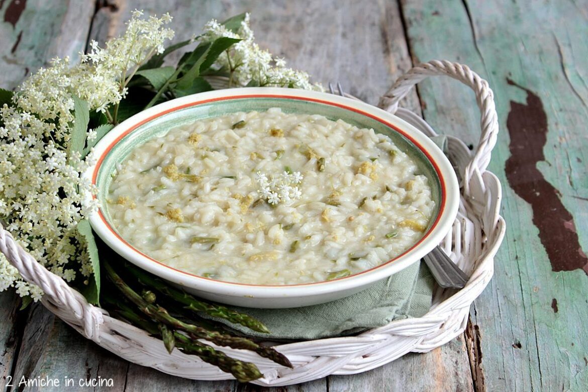Risotto agli asparagi con fiori di sambuco, ricetta economica