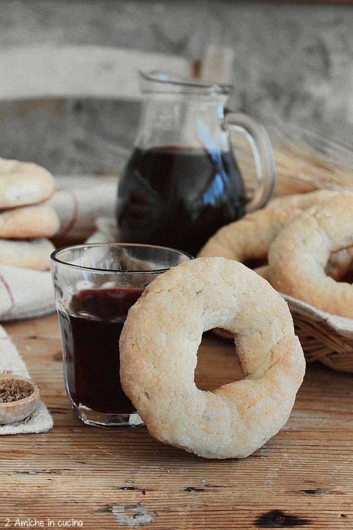 Ciambelline al vino tipiche dei Catselli Romani