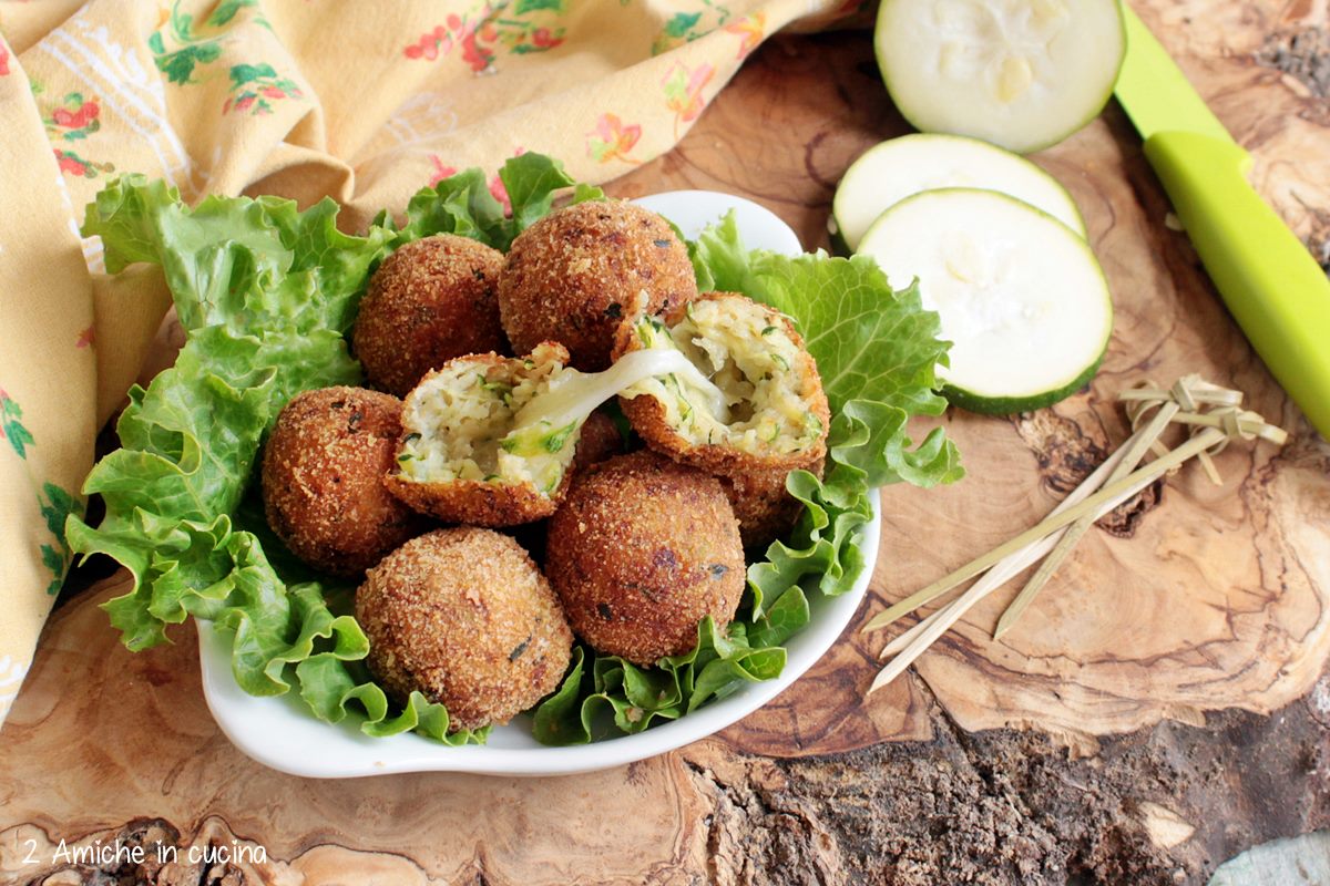 Crocchette di zucchine e formaggi con cuore filante, da fare fritte o al forno