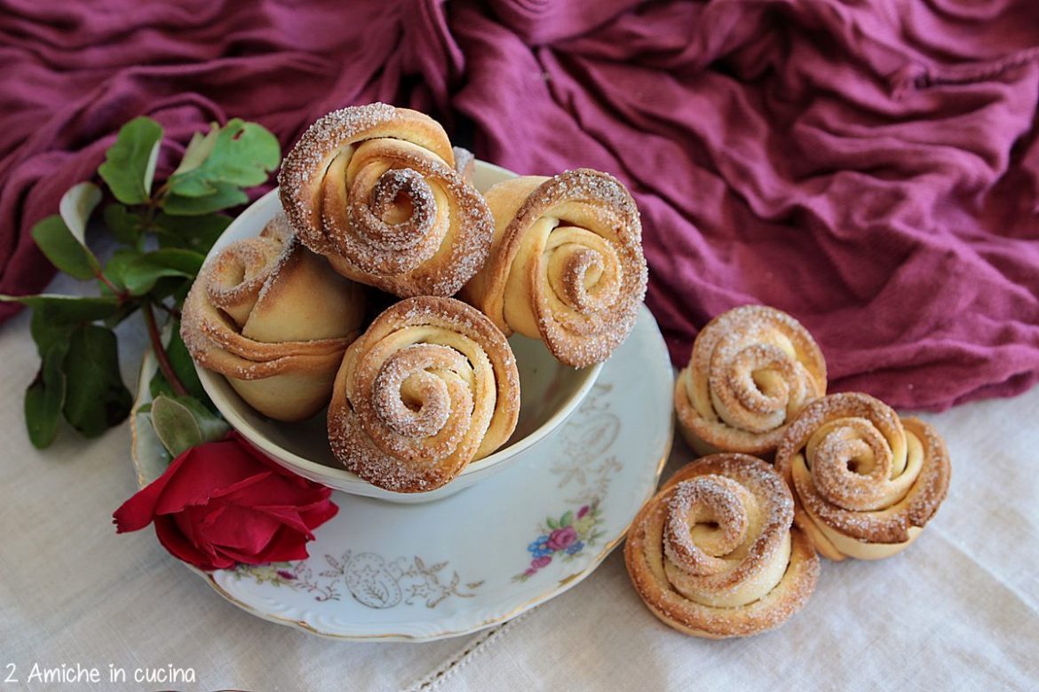 Biscotti roselline con impasto al tvorog, latticino russo derivato dal kefir