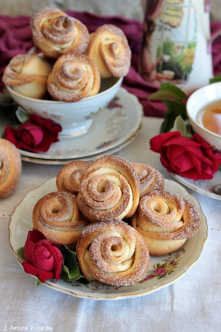 Rose di biscotto con tvorog da sostituire con la ricotta