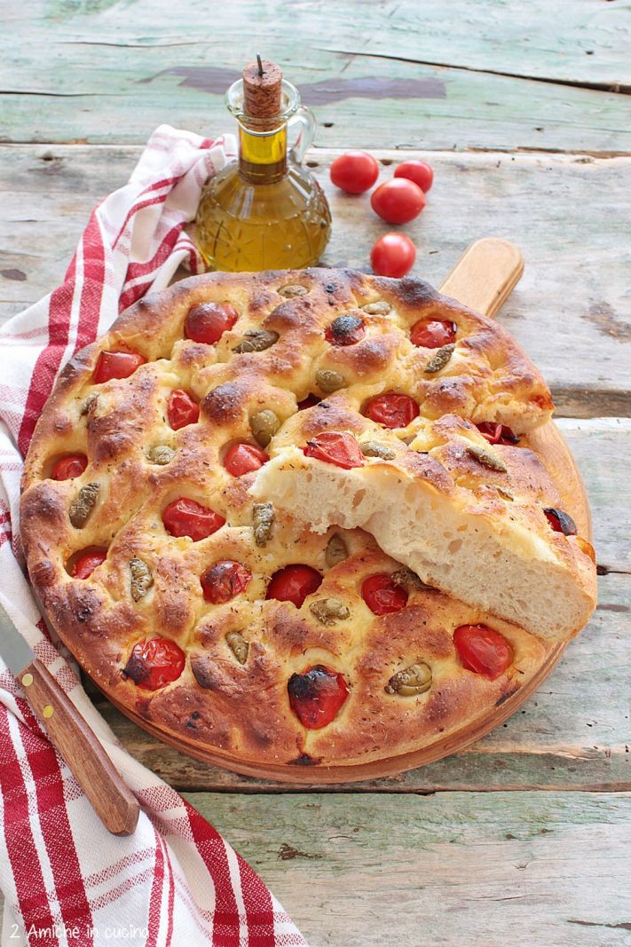 focaccia con pomodorini e olive