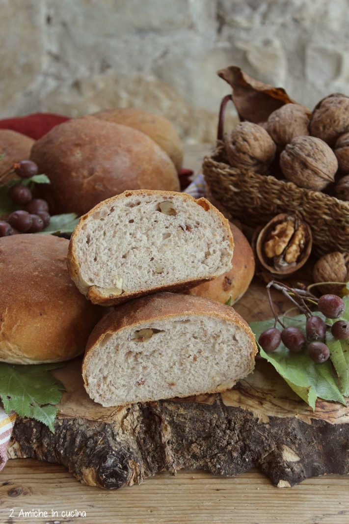 Pane dolce con frutti dimenticati e noci