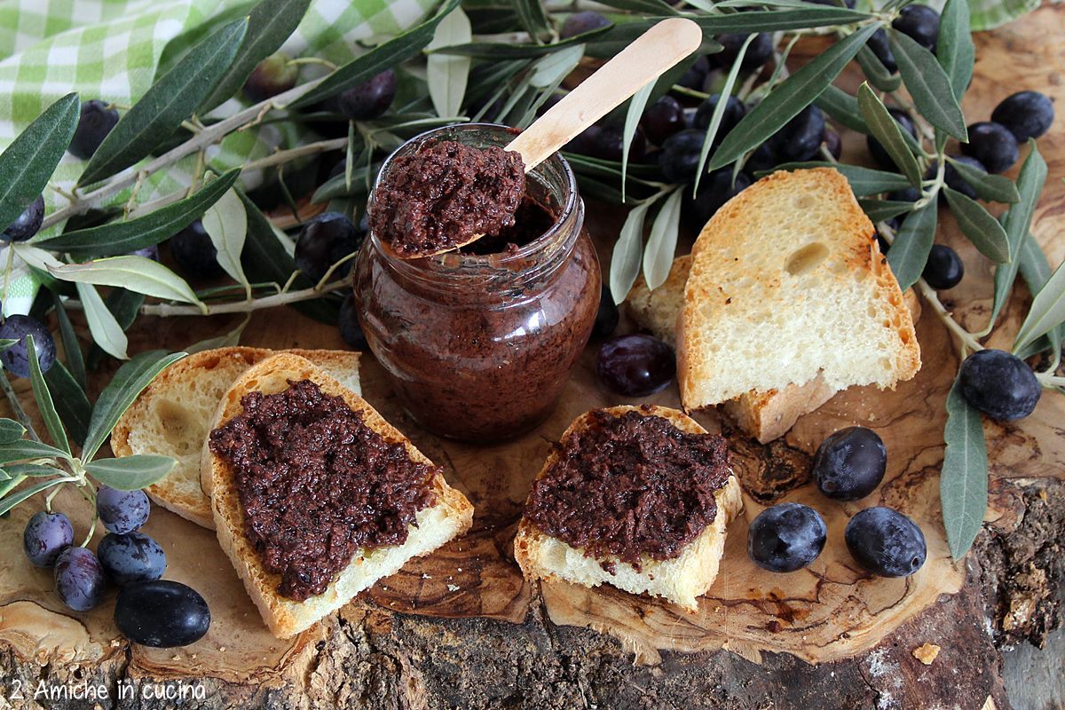 Crema di olive nere non trattate per crostini, pasta e carne